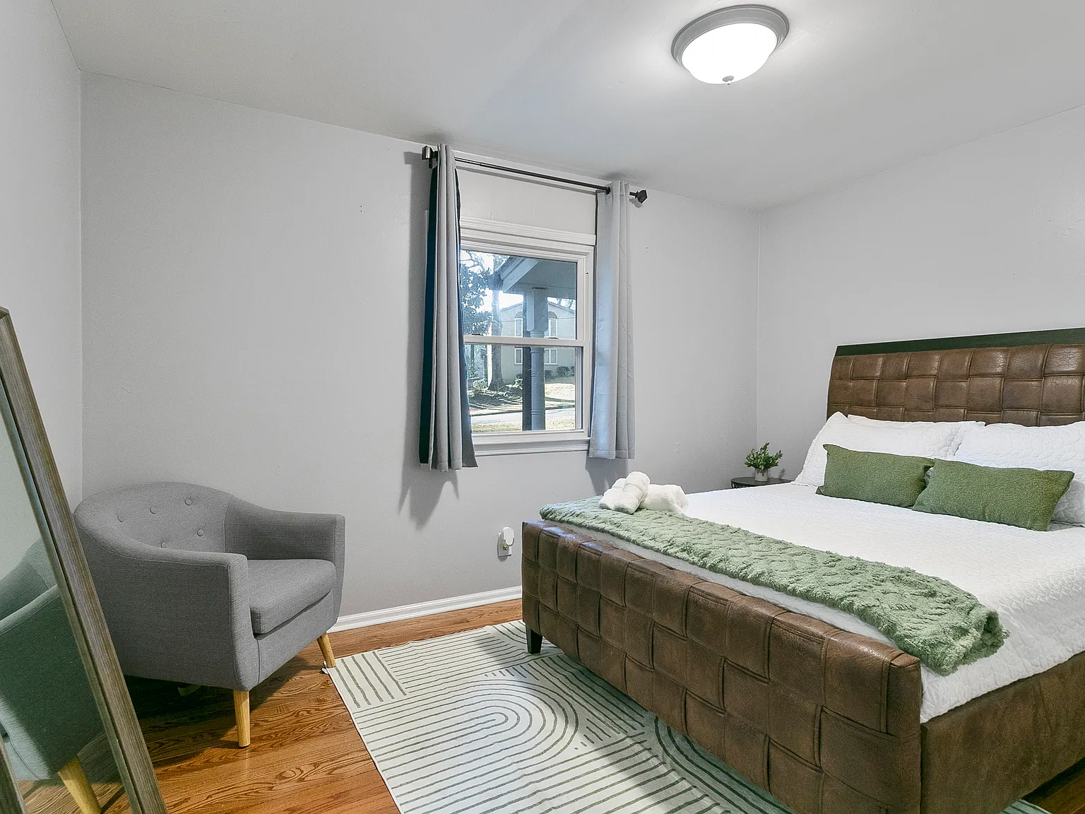 4 bed, 1560 sqft, $5,450 — Photo 4