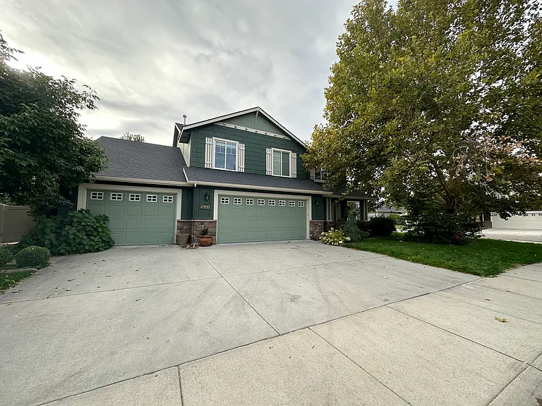 2611 N Wallingford Ave #1 — Photo 3
