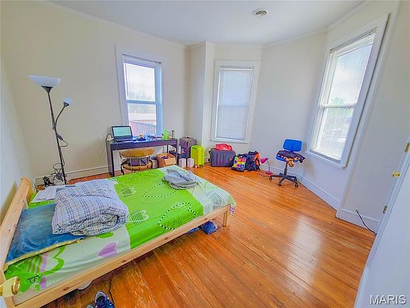 5th image of 5943 Kingsbury Ave