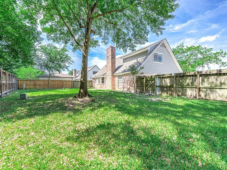 9014 Landwood Dr — Photo 22
