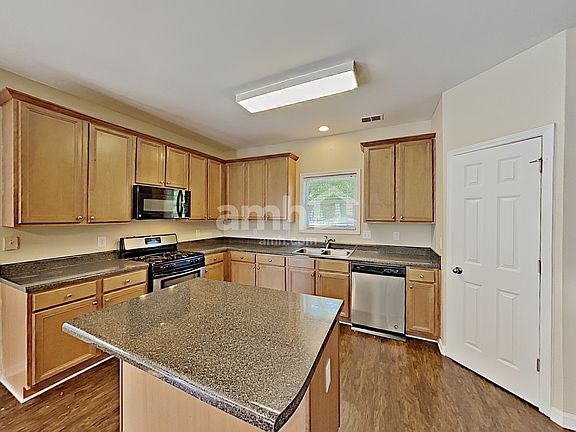 4th image of 3454 Mackenzie Ct