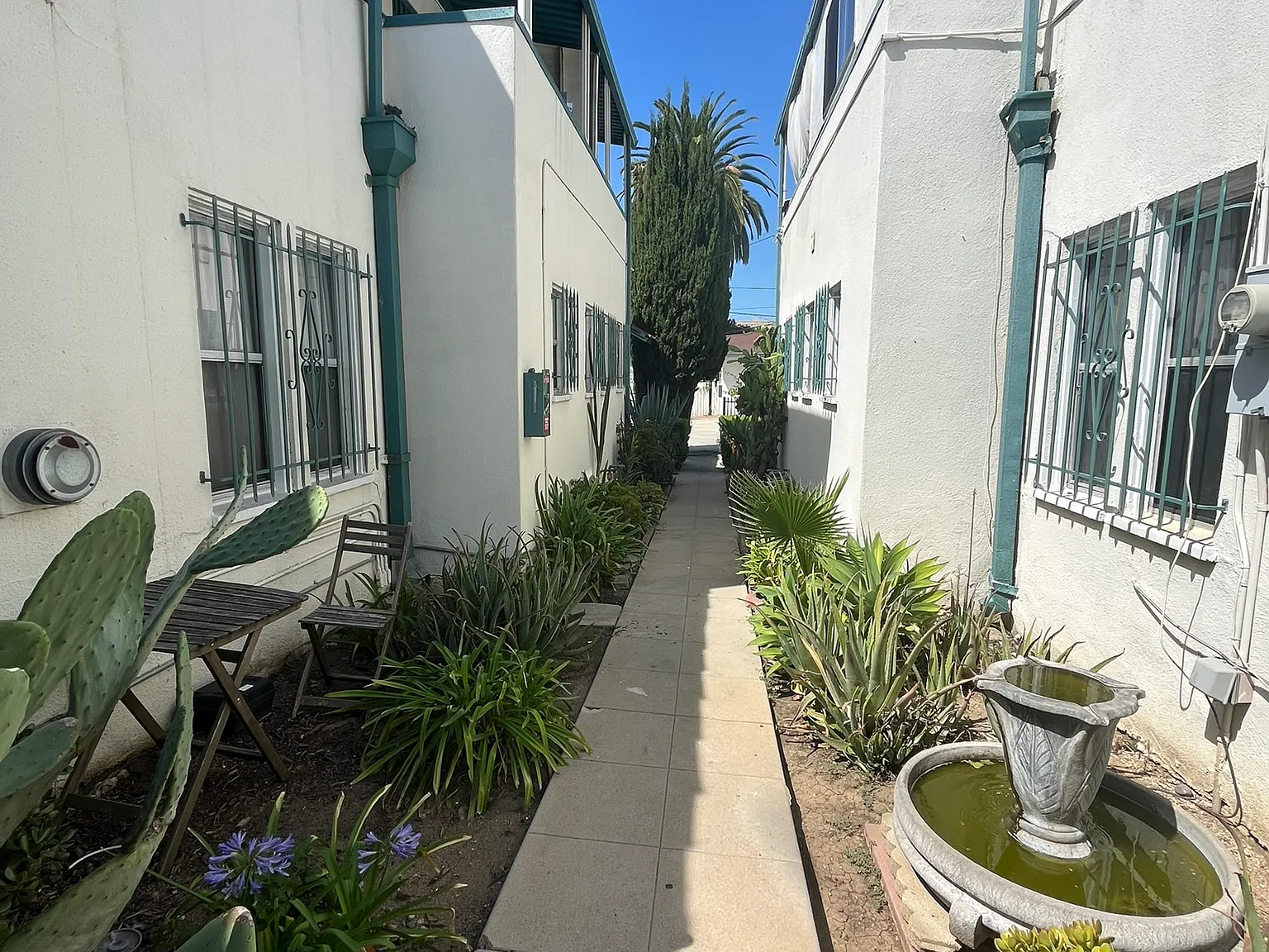 1313 N Mariposa Ave — Photo 2