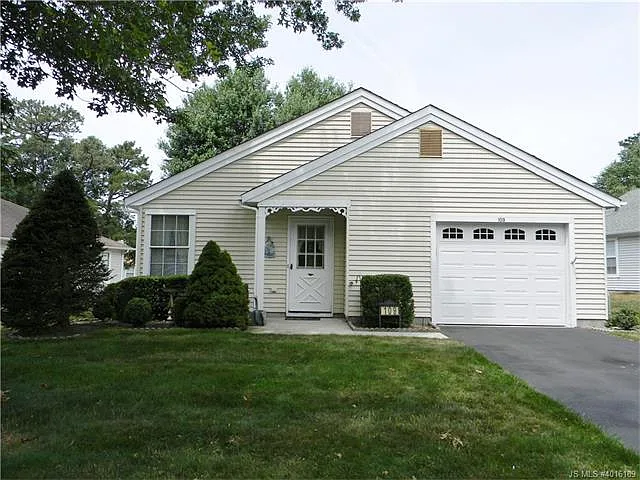 109 Pine Oak Blvd photo 1
