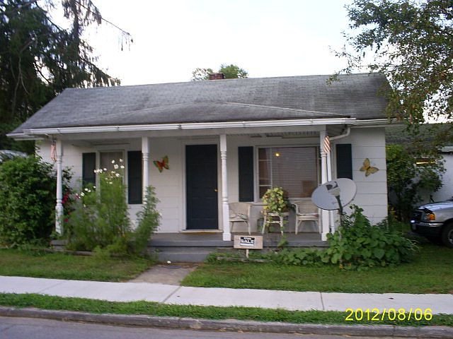 2nd image of 208 Walnut Ave
