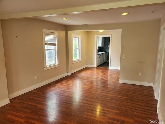 3rd image of 3192 Harris St