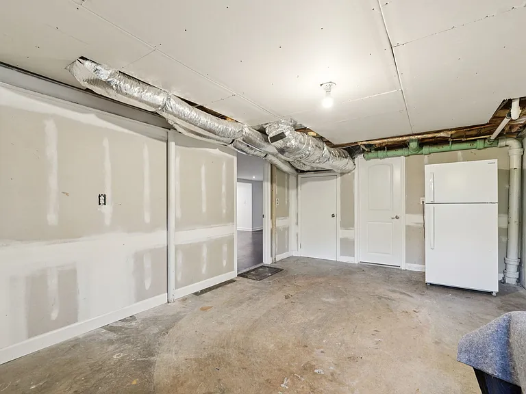 589 Highcrest Dr — Photo 25