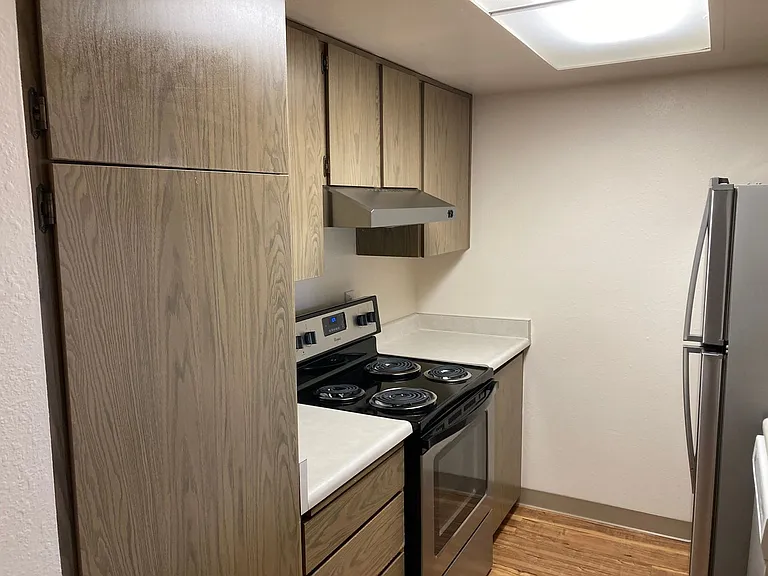 Lawton Park Apartments — Photo 11