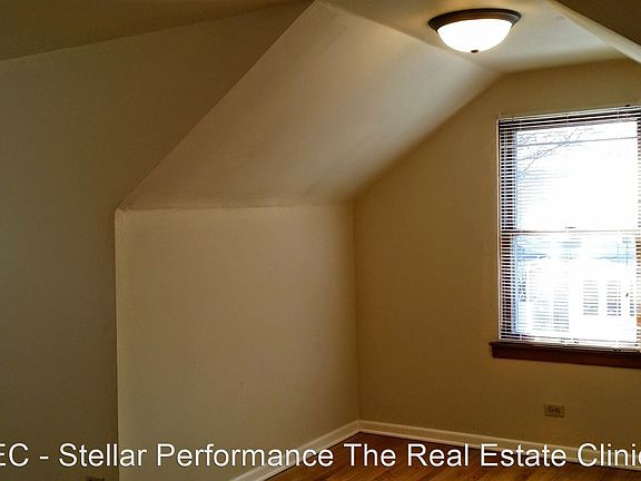 4th image of 940 Thomas Ave #2