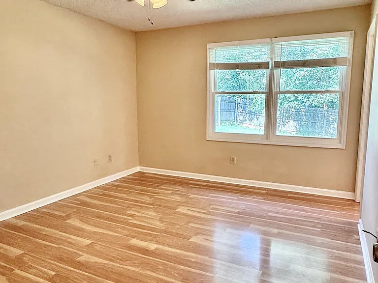 1424 Clear Brook Dr — Photo 13