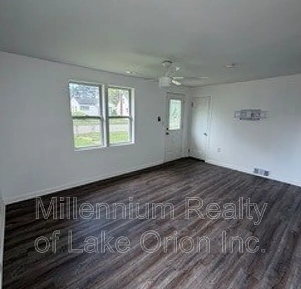85 E Beverly Ave — Photo 4