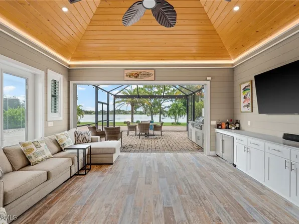 13749 Golden Palms Cir, Fort Myers, FL 33913