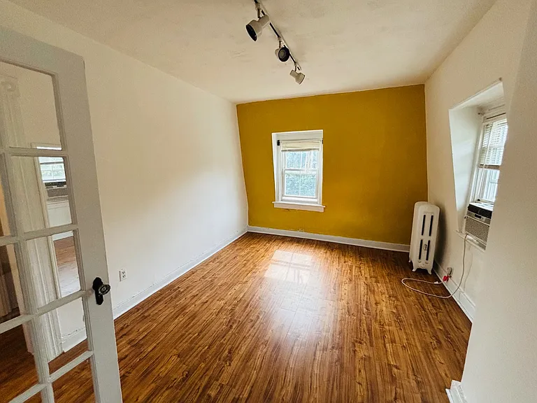 145 Carpenter Ave #4 — Photo 5