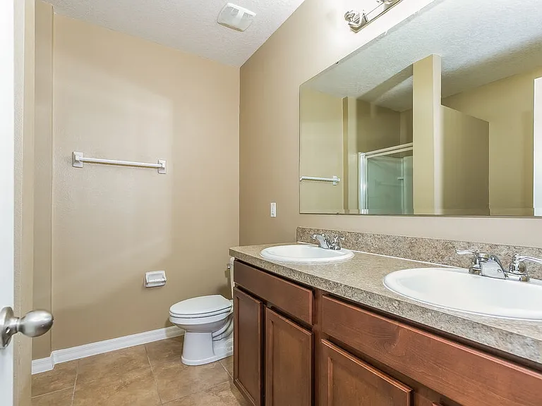 121 Daigledog St — Photo 9