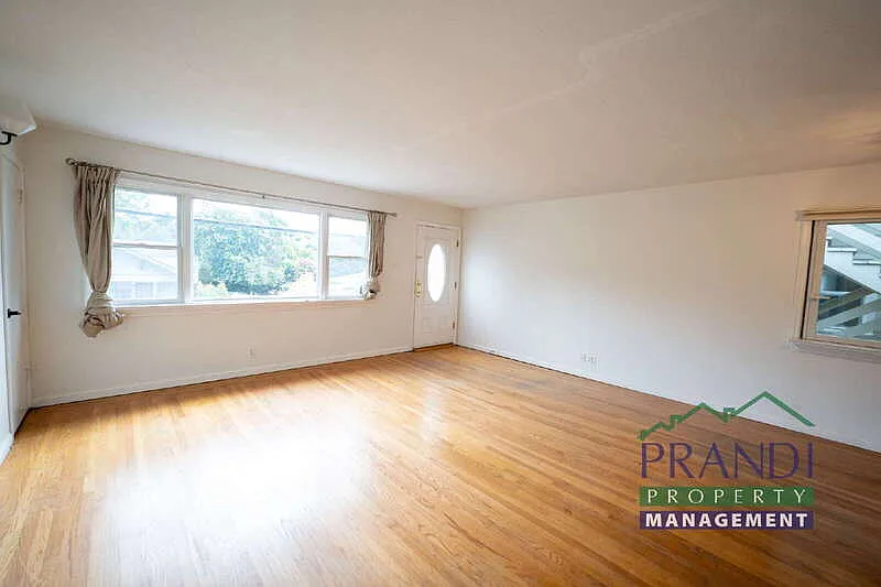 2 bed, 1.0 bath, 1216 sqft, $3,800 — Photo 4