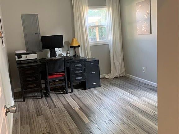 4th image of 524 N Elm St