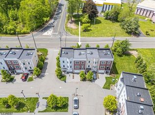 24 Stonybrook Cir, Fairfield, NJ 07004