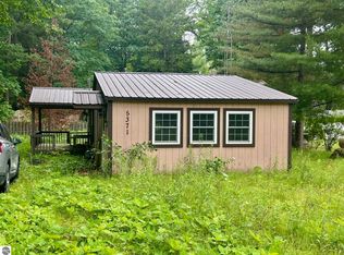 5371 Jewel St, Gladwin, MI 48624