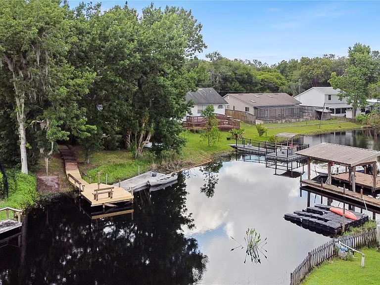 240 Maureen Dr — Photo 18