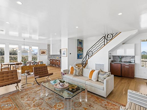 5th image of 140 Beach Road S