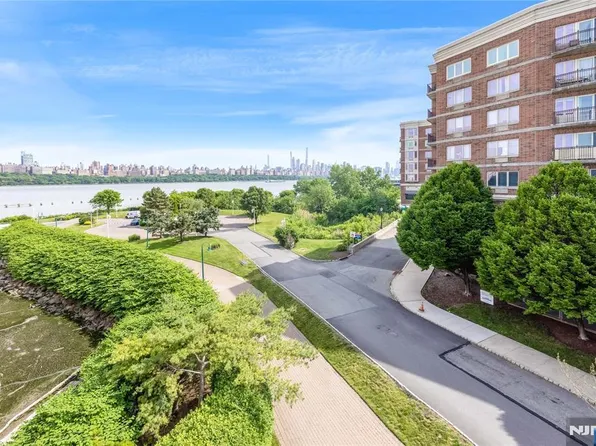 337 The Promenade #337, Edgewater, NJ 07020