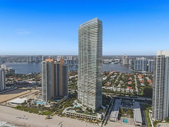 3rd image of 18981 Collins Ave