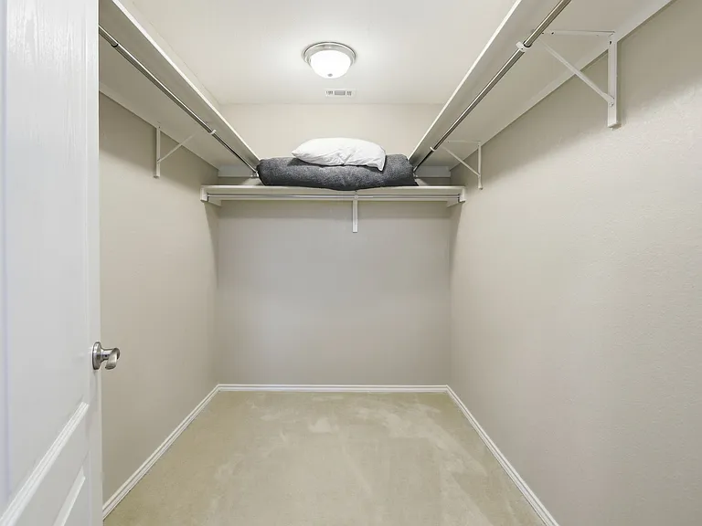 7910 Emmeline Dr — Photo 24