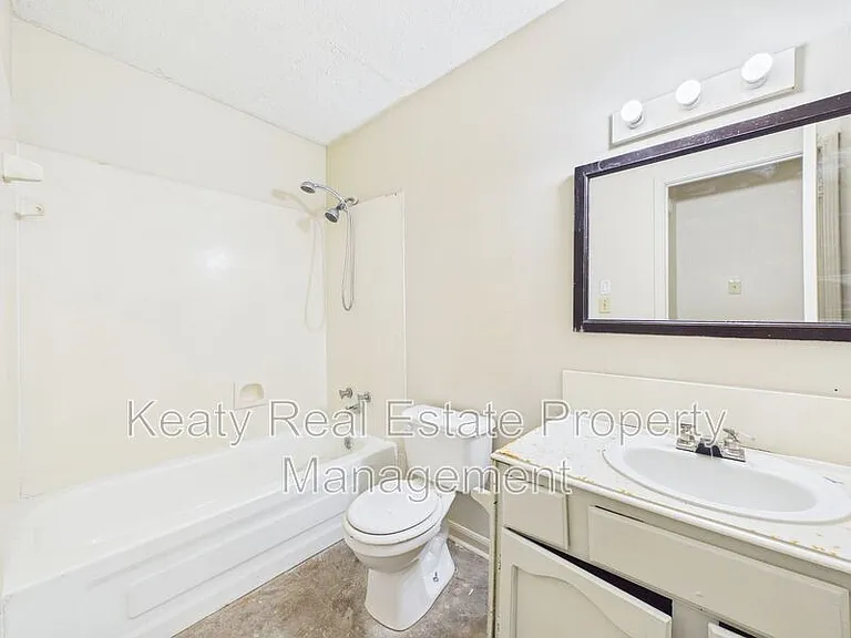 102 Dorchester St #A — Photo 12