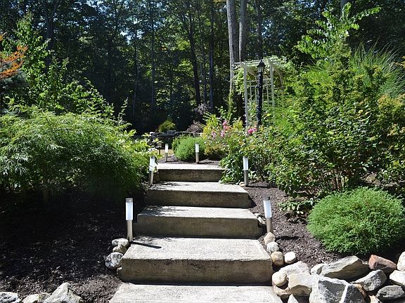 2nd image of 7 Laurelwood Dr