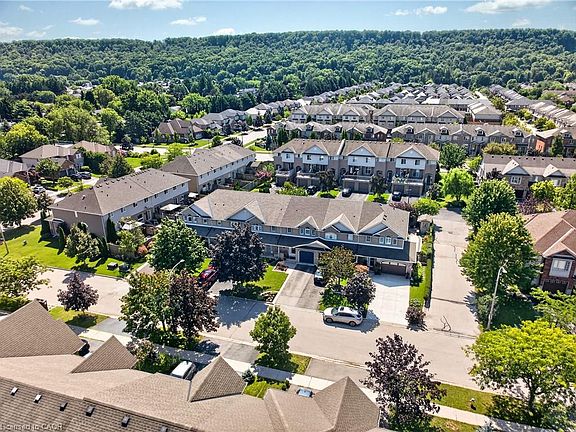 4th image of 11 Elderberry Ave