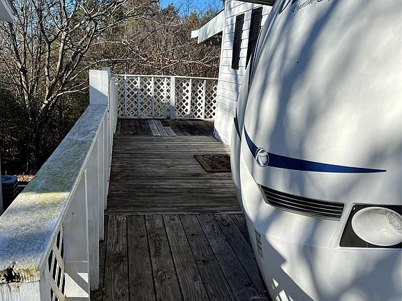 3rd image of 322 Mount View Ln