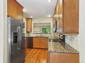 20 E Pembroke Rd
