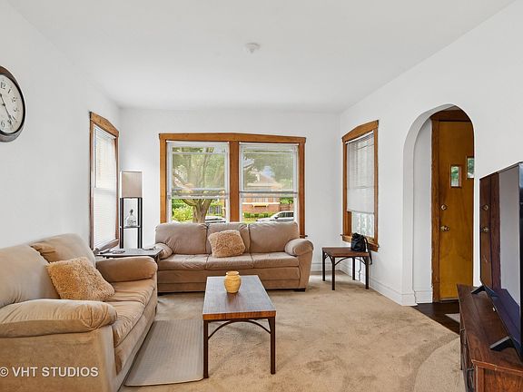 4th image of 5852 W Wilson Ave