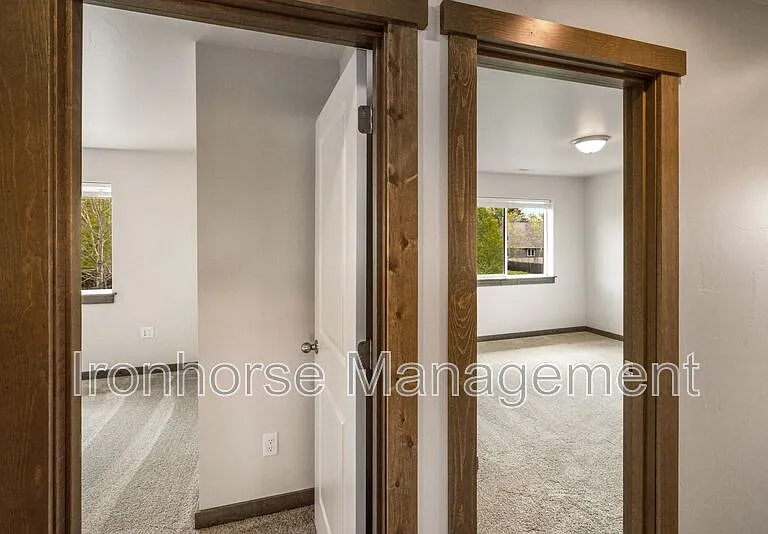 2954 W Babcock St #B — Photo 23