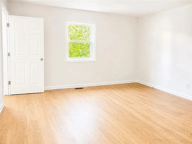 197 Russell Dr — Photo 5