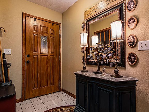 5th image of 570 Whispering Oaks Dr