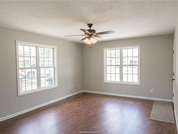 4th image of 126 Southland St
