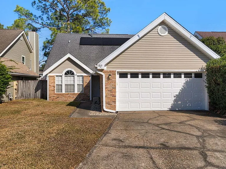 1819 Heartland Dr — Photo 1