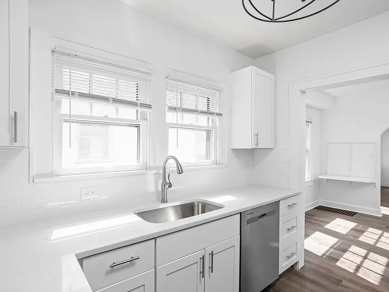 1254 W 32nd St — Photo 7