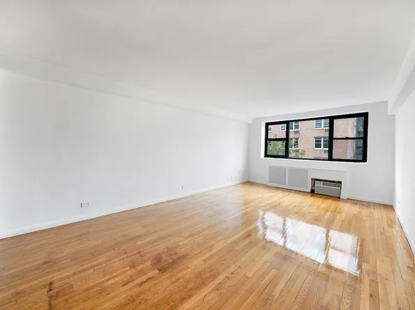 305 East 72nd Street image 2 of 7