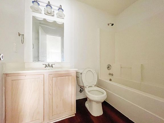 4th image of 3808 Summer Hill Dr