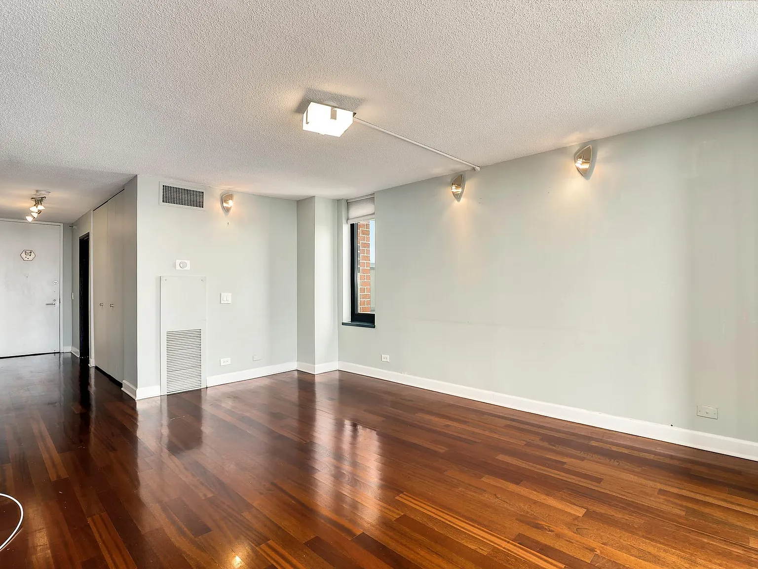 3660 N Lakeshore Dr — Photo 2