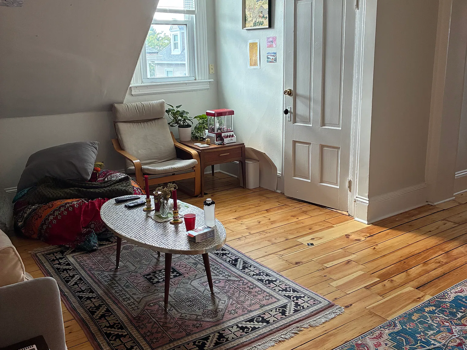 4 bed, 1400 sqft, $4,000 — Photo 1