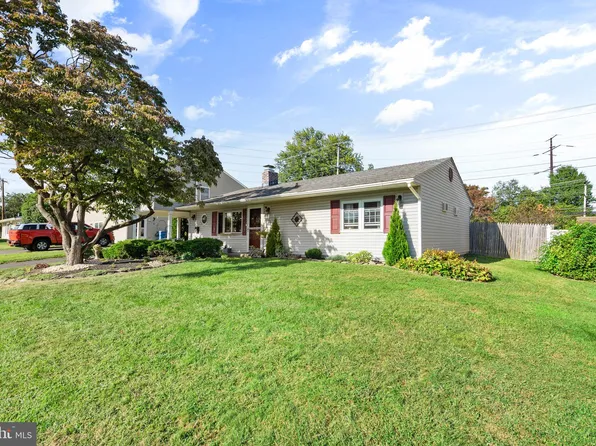 26 Gable Hill Rd, Levittown, PA 19057
