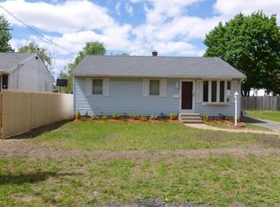 40 Paramount St, Springfield, MA 01104