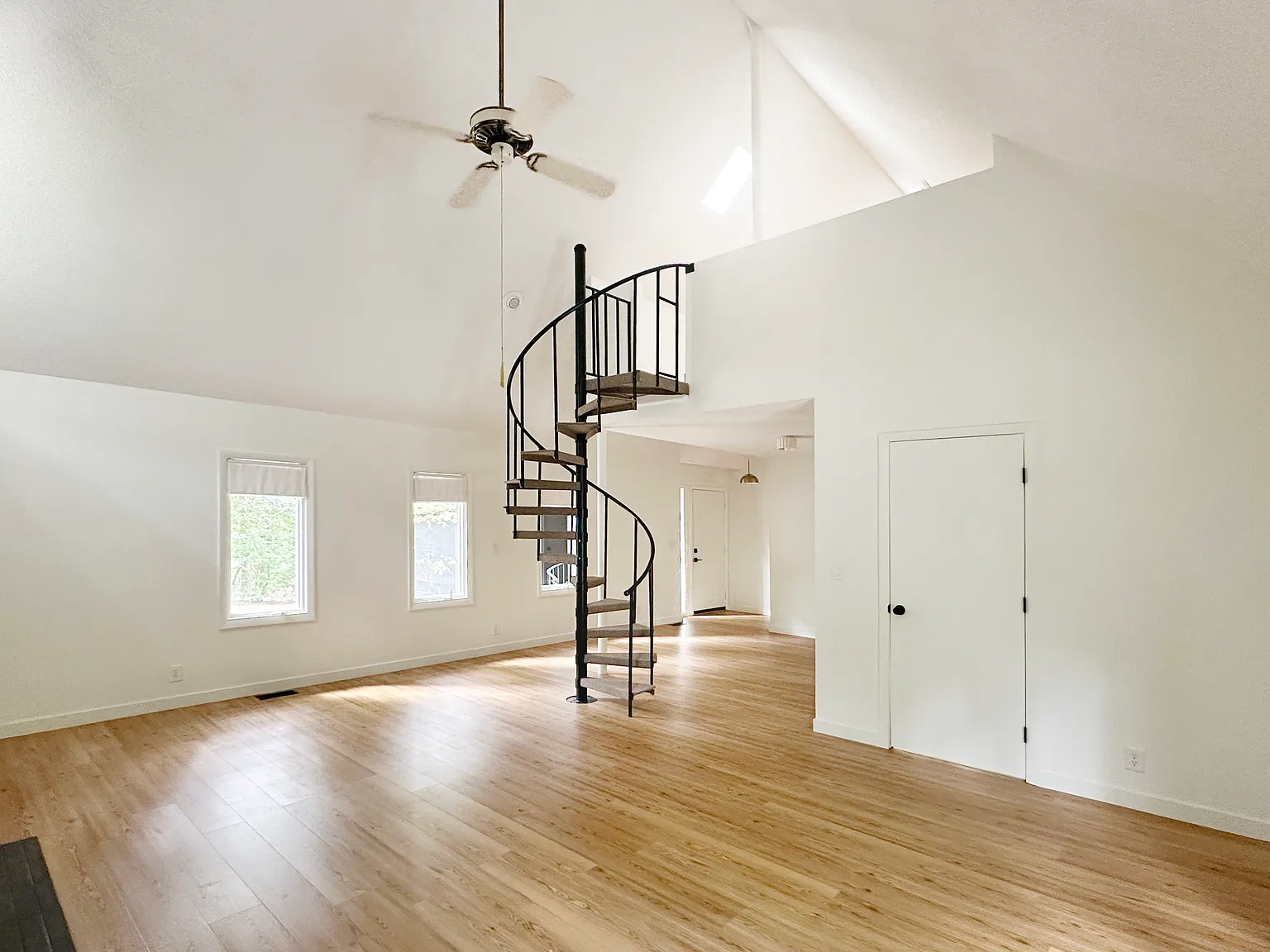 3 bed, 2250 sqft, $2,950 — Photo 4