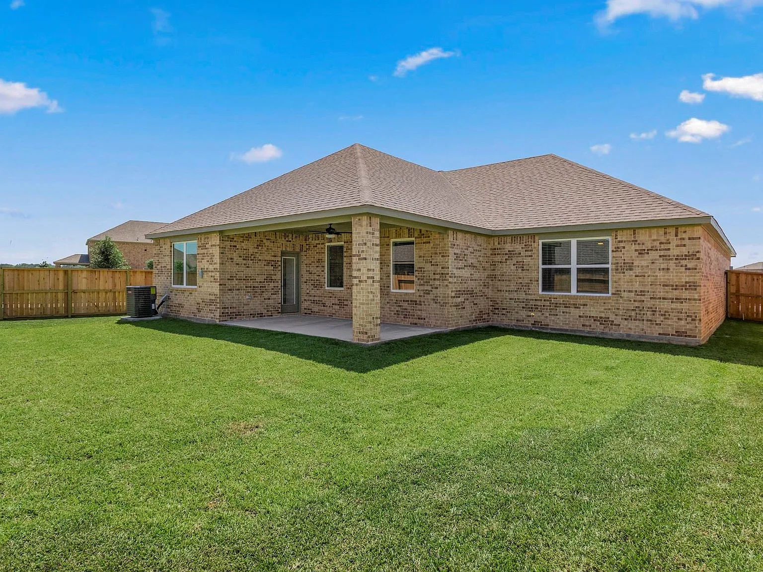 3 bed, 2.0 bath, 1958 sqft, $3,100 — Photo 2