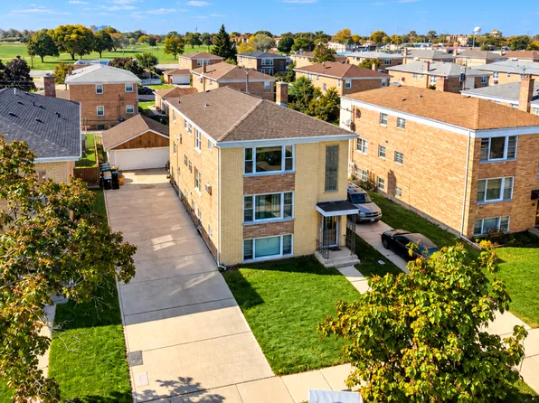8716 N Elmore St, Niles, IL 60714