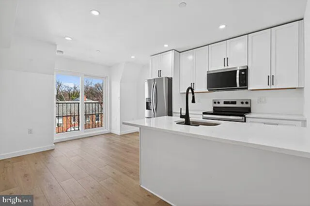 2 bed, 2.0 bath, 2800 sqft, $3,000 — Photo 4