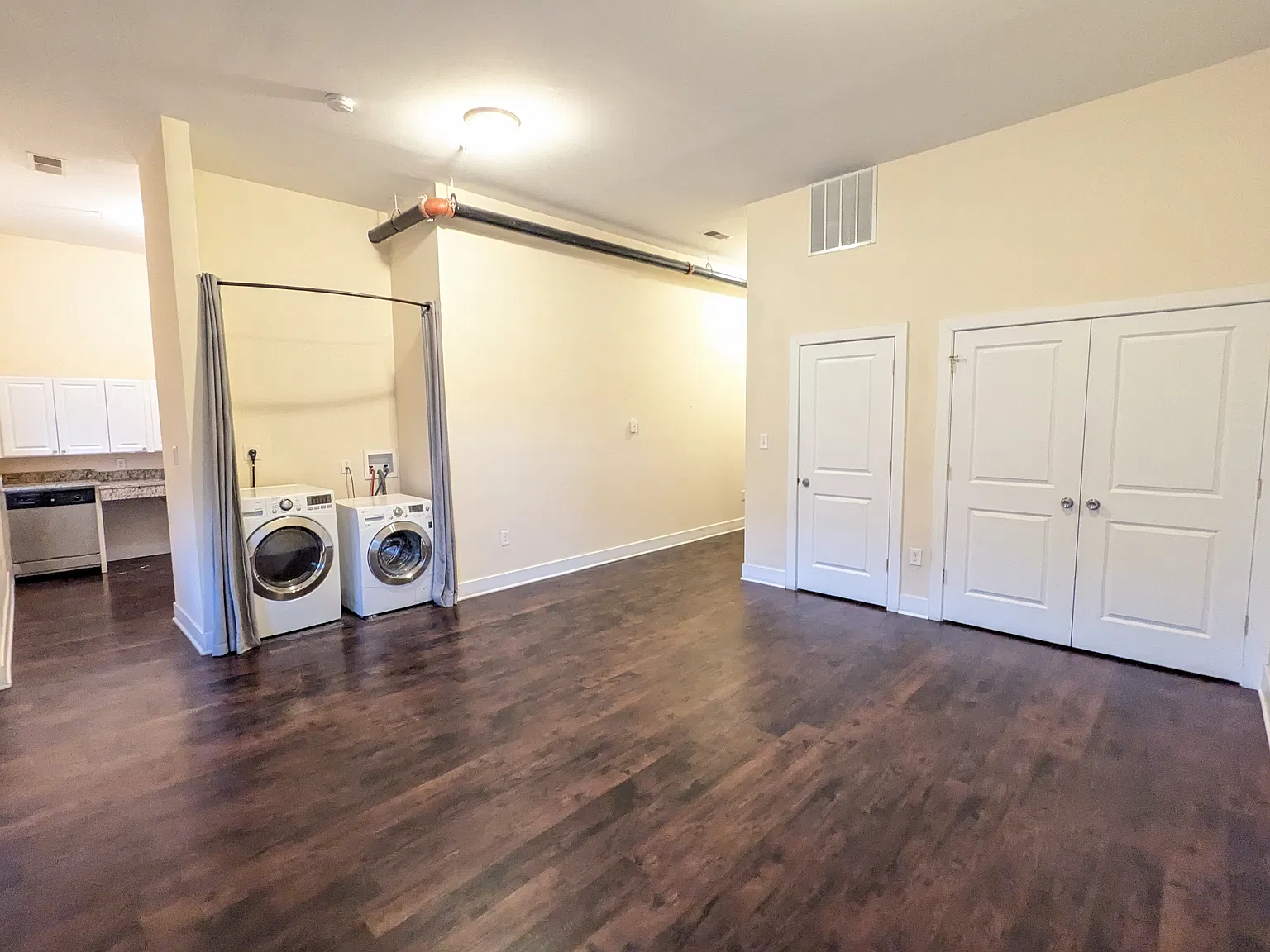 1618 Bank St — Photo 3