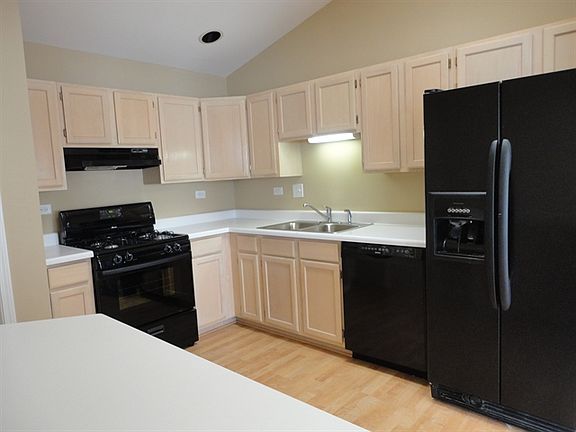 2nd image of 546 Lakeview Dr